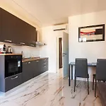 Youhosty - Montegani 2 * Milánó